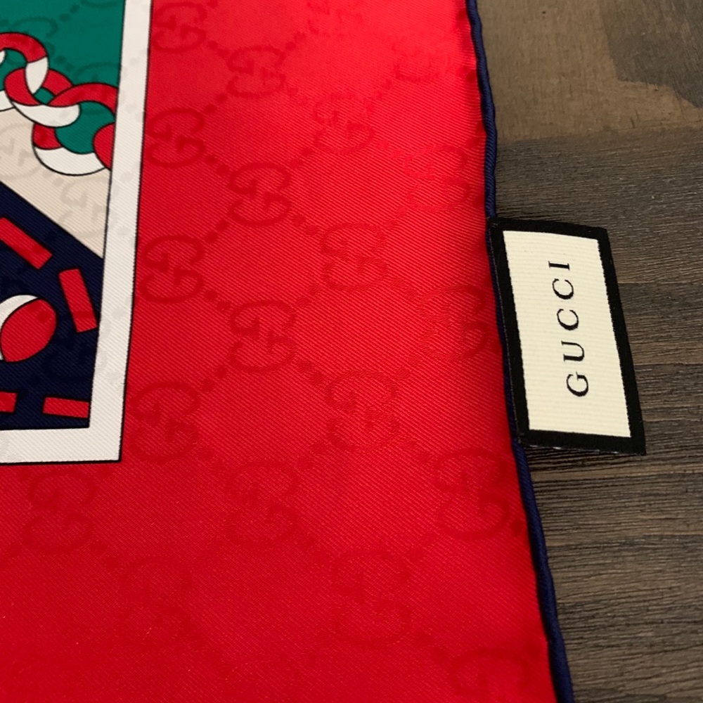 NEW GUCCI SCARF 90X90 100% SILK MADE IN ITALY - Picture 6 of 8